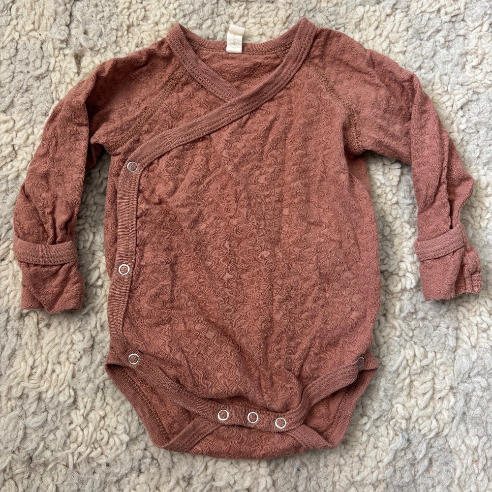 QUINCY MAE Organic Pointelle Baby Onesie Size 3-6 Months